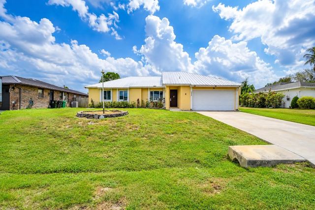 392 Se Crosspoint Drive, Port St. Lucie