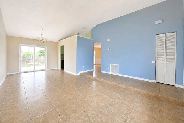 5 of 34 - 392 Se Crosspoint Drive, Port St. Lucie, FL