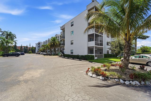 2 of 39 - 3000 E Sunrise Lakes Drive E #223, Sunrise, FL