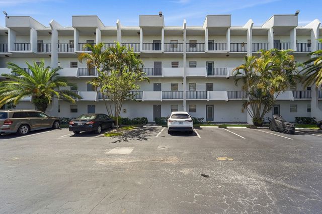 3 of 39 - 3000 E Sunrise Lakes Drive E #223, Sunrise, FL