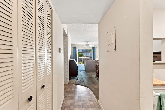 5 of 39 - 3000 E Sunrise Lakes Drive E #223, Sunrise, FL