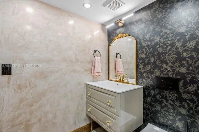 3 of 49 - 2457 Collins Avenue #1603, Miami Beach, FL