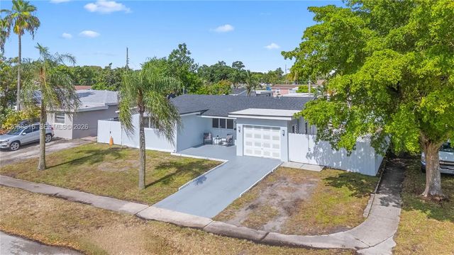 2 of 47 - 840 N 70th Way, Hollywood, FL