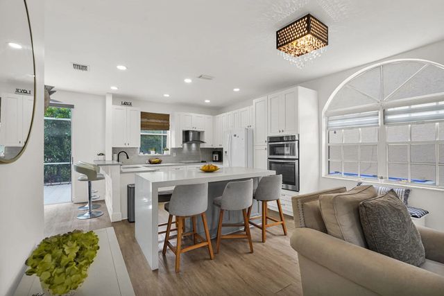 527 Nw 87th Lane, Coral Springs