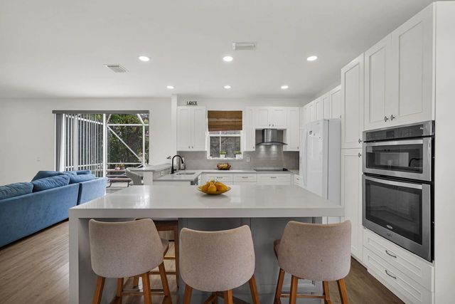 2 of 48 - 527 Nw 87th Lane, Coral Springs, FL
