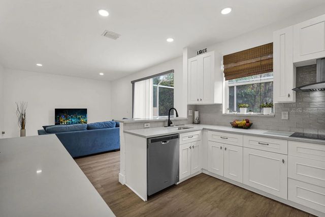 4 of 48 - 527 Nw 87th Lane, Coral Springs, FL