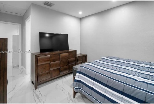 5 of 18 - 1158 W 41st Street #87, Hialeah, FL