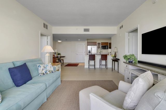 4 of 25 - 480 Hibiscus Street #821, West Palm Beach, FL
