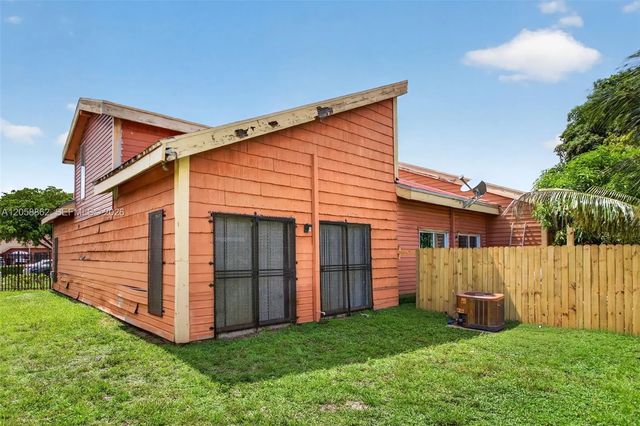 3 of 17 - 2422 Nw 55th Terrace, Lauderhill, FL