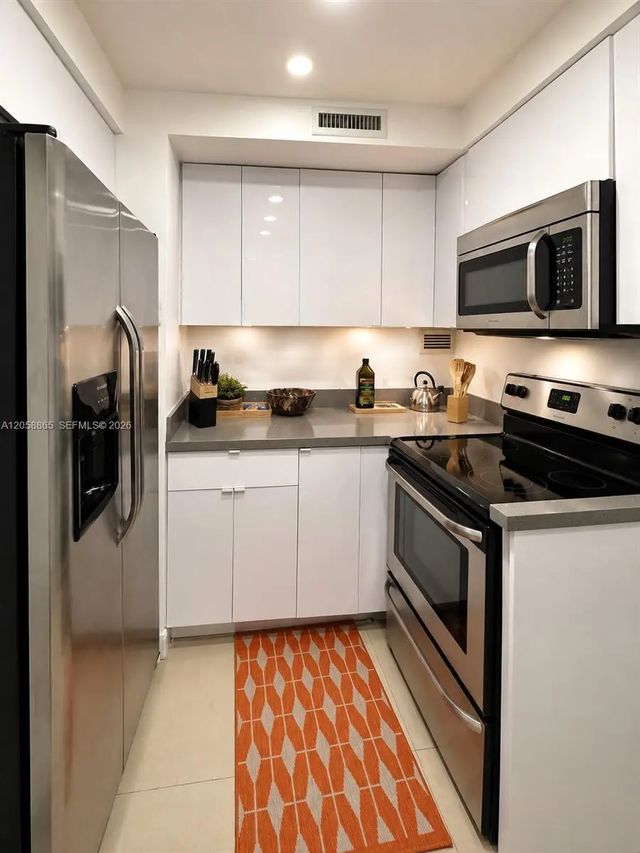 3505 S Ocean Drive #411, Hollywood