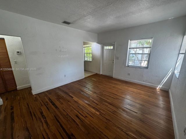 5 of 17 - 8335 Crespi Boulevard #2, Miami Beach, FL