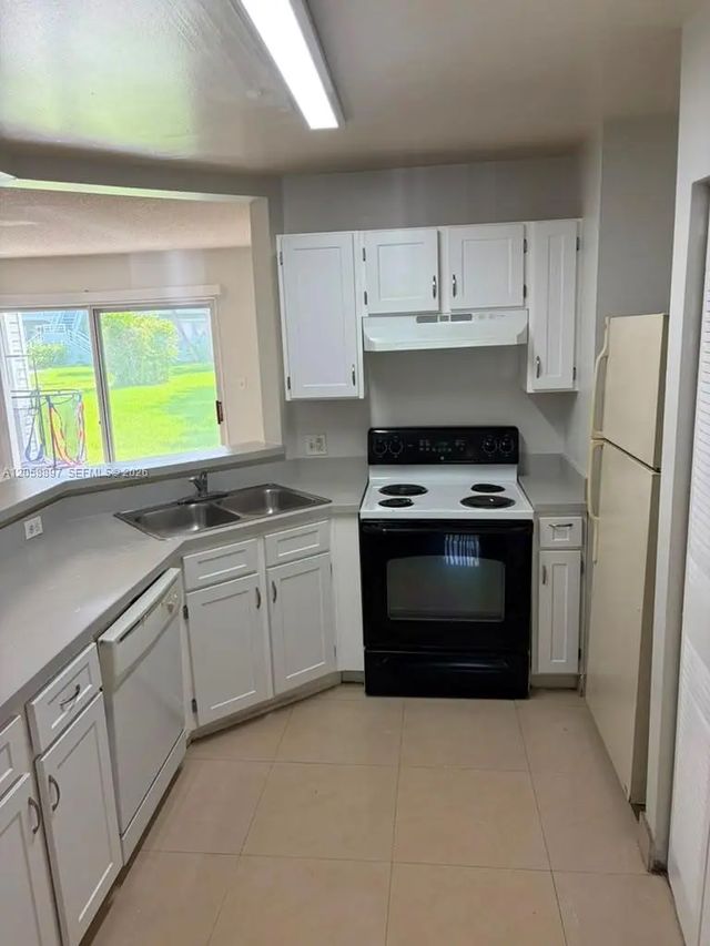 2 of 24 - 3461 Nw 44th Street #102, Oakland Park, FL