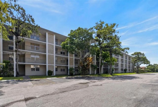 2900 Nw 48th Terrace #310, Lauderdale Lakes