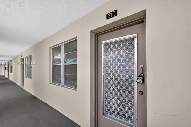 2 of 33 - 2900 Nw 48th Terrace #310, Lauderdale Lakes, FL