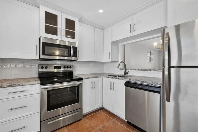 4 of 33 - 2900 Nw 48th Terrace #310, Lauderdale Lakes, FL