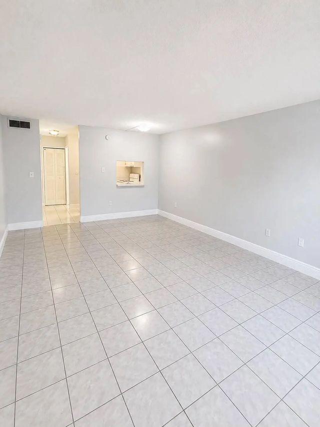 5 of 7 - 271 Nw 177th Street #106, Miami Gardens, FL