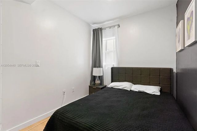 4 of 18 - 810 7th #102, Miami Beach, FL