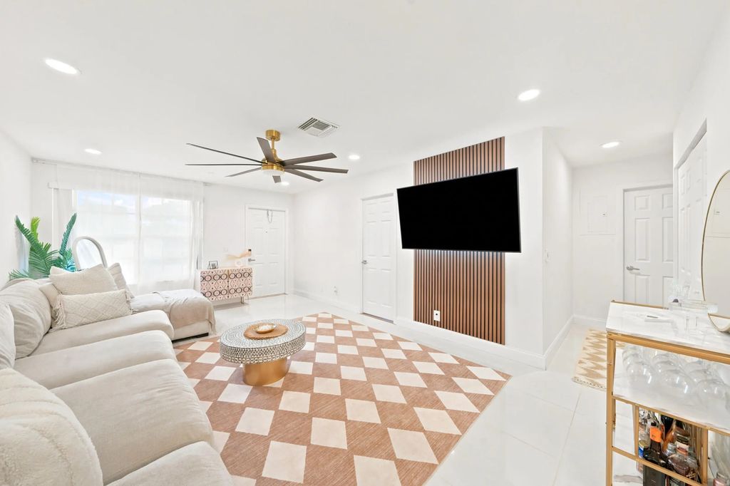 8026 Sw 20th Court, Davie