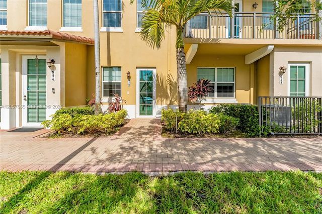5 of 41 - 950 Sw 147th Avenue #2611, Pembroke Pines, FL