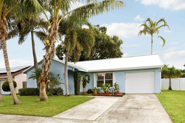 2 of 28 - 104 Banyan Circle, Jupiter, FL