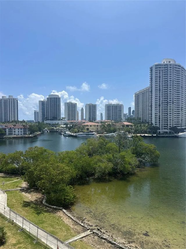 2930 Point East Drive #e601, Aventura