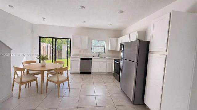3 of 12 - 322 Ne 1st Drive, Florida City, FL