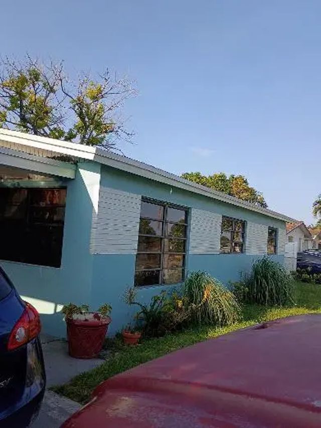 3 of 9 - 2731 Nw 16th Court, Fort Lauderdale, FL