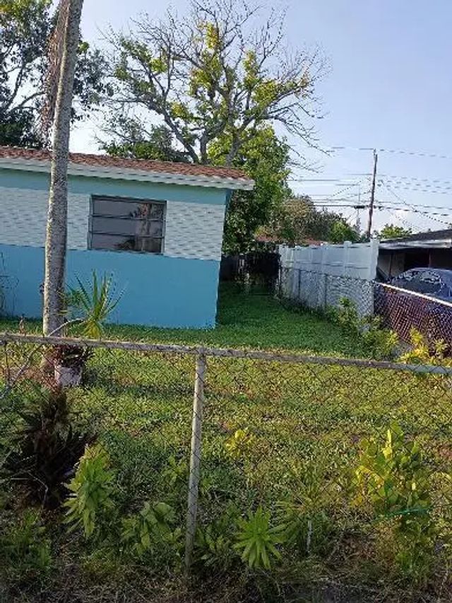 4 of 9 - 2731 Nw 16th Court, Fort Lauderdale, FL