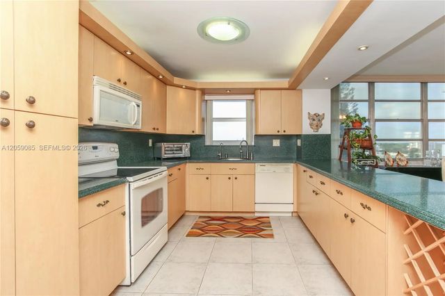 2 of 19 - 2780 Ne 183rd Street #901, Aventura, FL