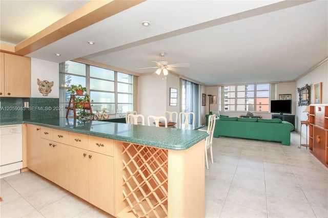 4 of 19 - 2780 Ne 183rd Street #901, Aventura, FL