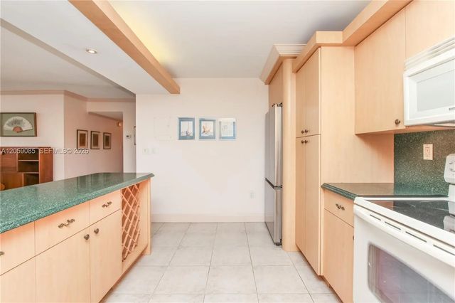 5 of 19 - 2780 Ne 183rd Street #901, Aventura, FL