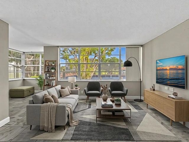 2741 Taft Street #104, Hollywood