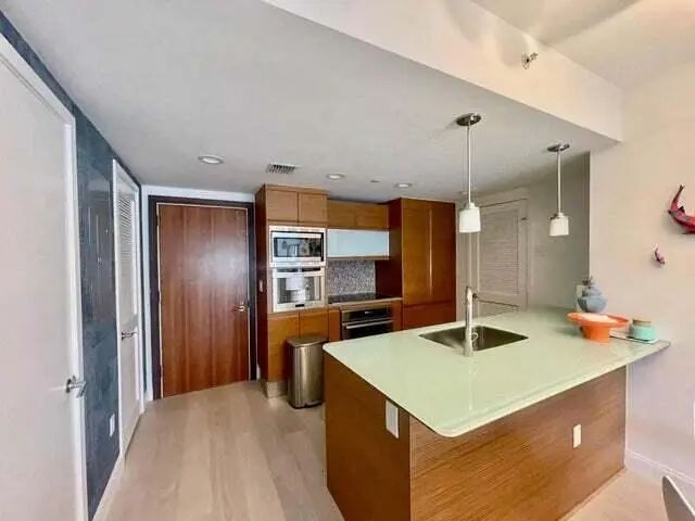 5875 Collins Avenue #1606, Miami Beach