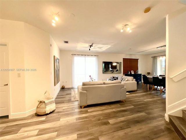 5 of 38 - 11320 Nw 43rd Terrace, Doral, FL