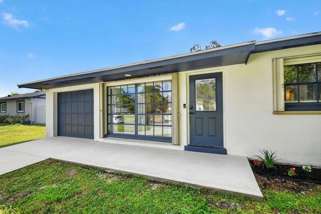 2 of 33 - 432 W Shadyside Circle, West Palm Beach, FL