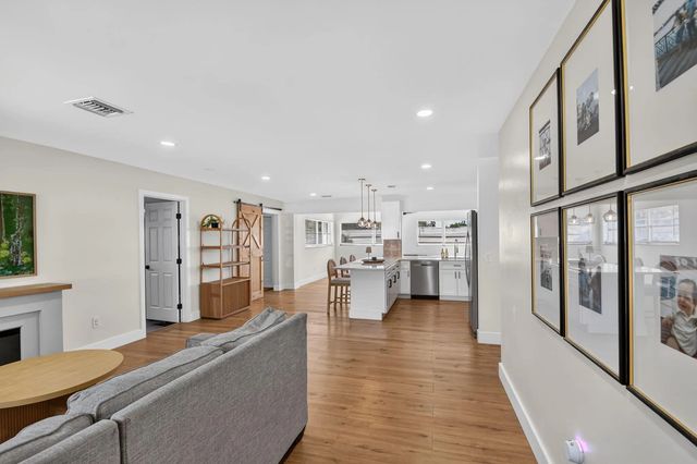 3 of 33 - 432 W Shadyside Circle, West Palm Beach, FL