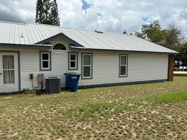 1823 Roberta Avenue, Sebring