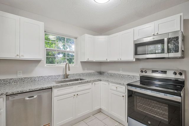 2 of 52 - 3031 W Jackson Street, Pensacola, FL