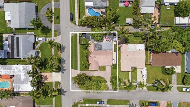 4 of 31 - 2100 N 14th Terrace, Hollywood, FL