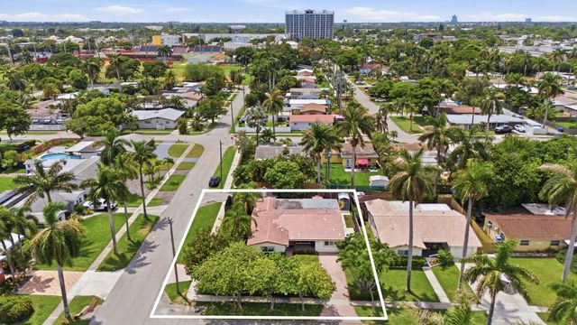 5 of 31 - 2100 N 14th Terrace, Hollywood, FL