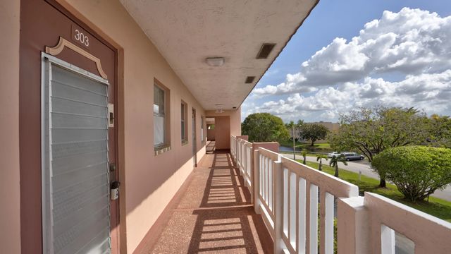 9400 Sunrise Lakes Boulevard #303, Sunrise
