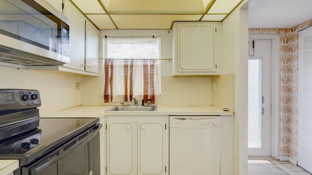 4 of 29 - 9400 Sunrise Lakes Boulevard #303, Sunrise, FL