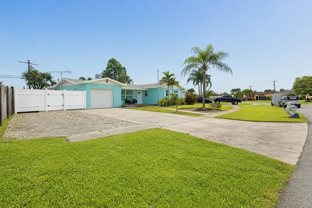 2 of 32 - 2395 Edgewater Drive, West Palm Beach, FL