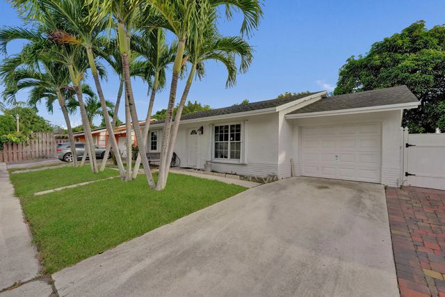 2 of 28 - 6134 E Wauconda Way E, Lake Worth, FL