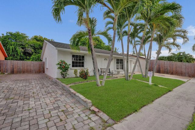 3 of 28 - 6134 E Wauconda Way E, Lake Worth, FL