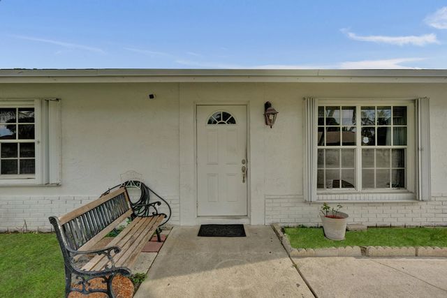 4 of 28 - 6134 E Wauconda Way E, Lake Worth, FL