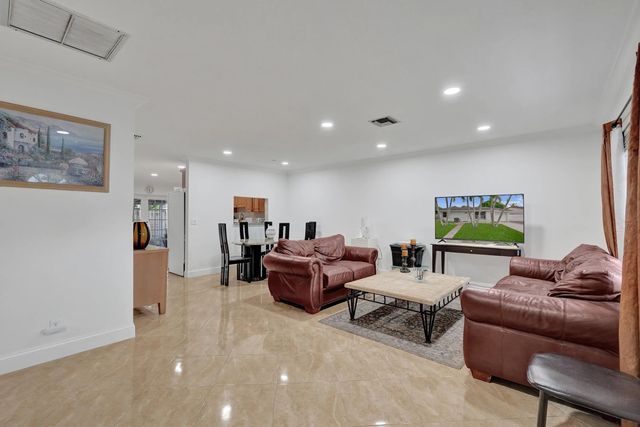 5 of 28 - 6134 E Wauconda Way E, Lake Worth, FL