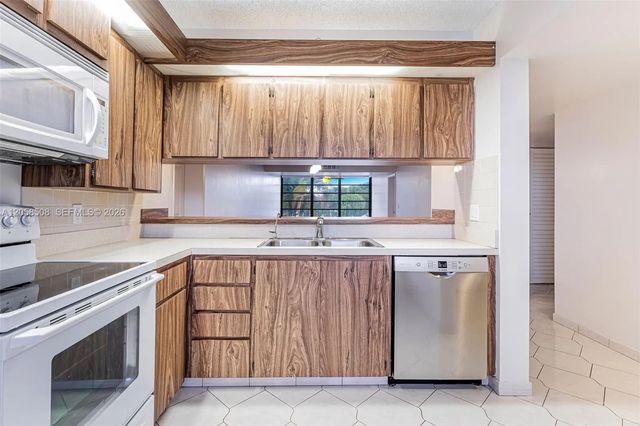 4 of 41 - 1719 Whitehall Drive #304, Davie, FL
