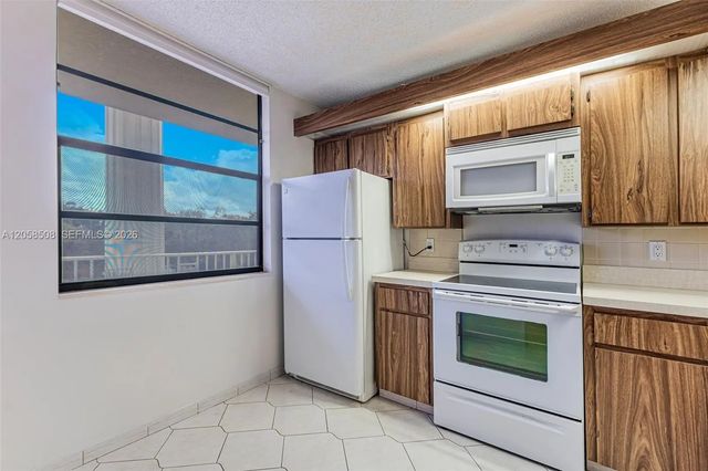 5 of 41 - 1719 Whitehall Drive #304, Davie, FL