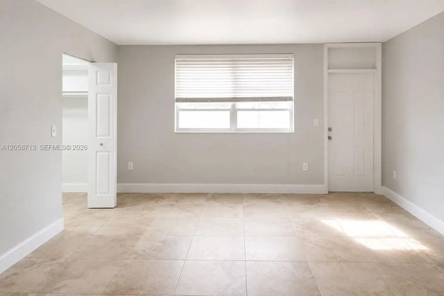 3 of 30 - 12590 Ne 16th Avenue #605, North Miami, FL